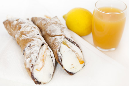 Dolci siciliani - i cannoli messinesi