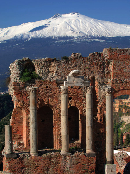 Teatro antico Taormina - Vista dell'Etna